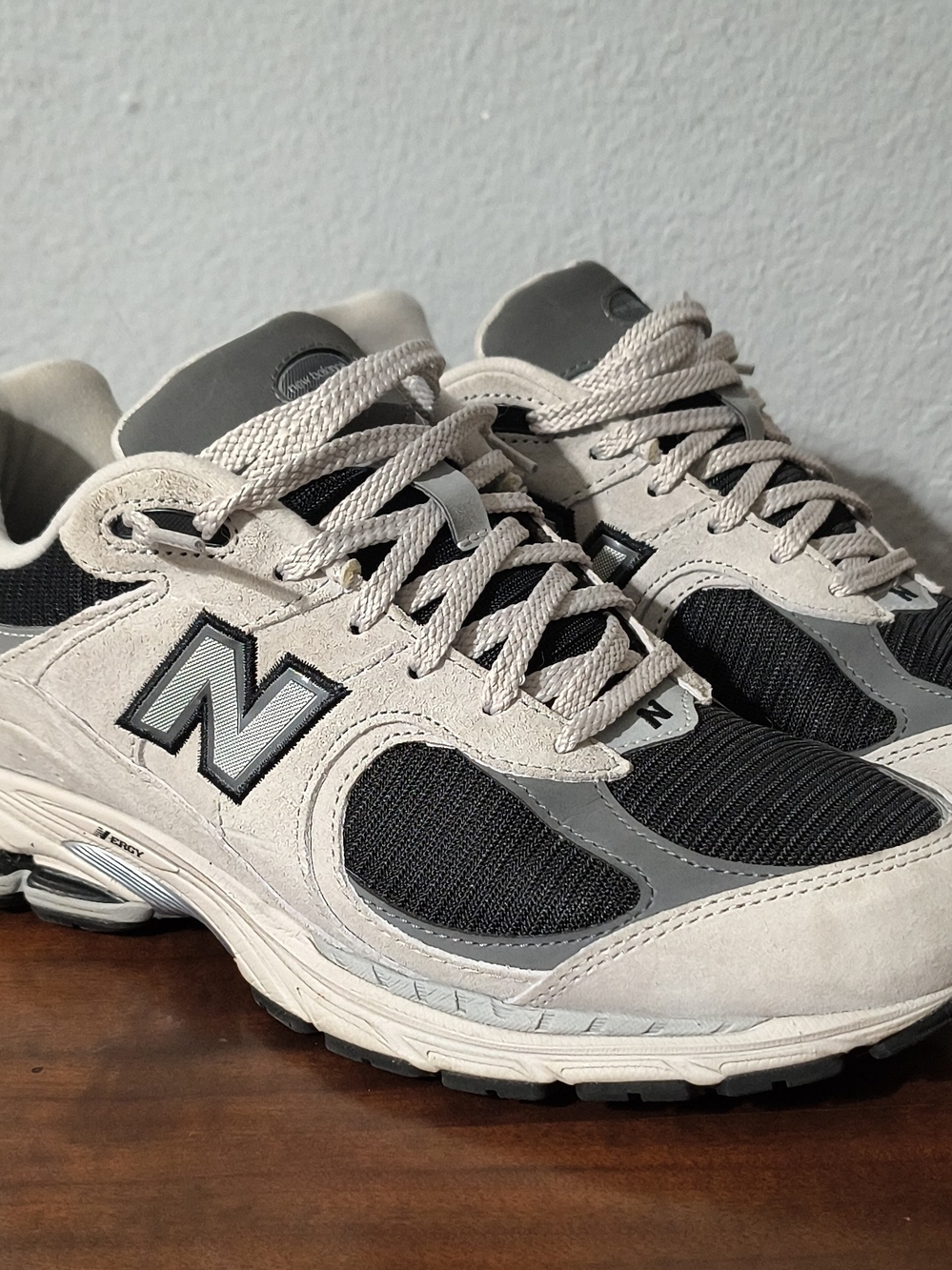New Balance 2002R Black Grey Suede
Low Top Lace Up Men's Sneakers
M2002RFH